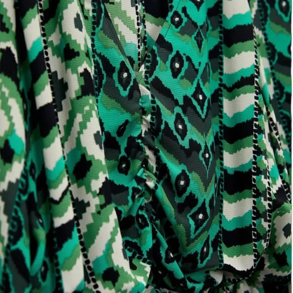 ZARA | Black and Green | PRINTED SHORT DRESS - Picture 4 of 11